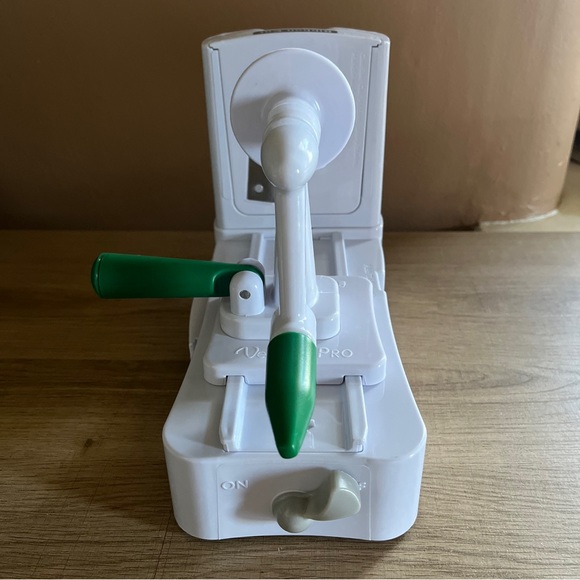 Veggetti Pro tabletop spiral Vegetable cutter. - Picture 5 of 8